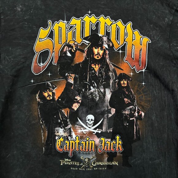Disneyˋs Pirates of the Caribbean Graphic T-Shirt Size Large - Picture 2 of 4